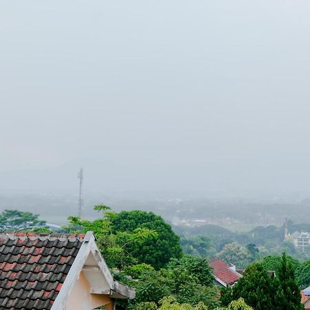 Hotel Reddoorz Syariah @ Puncak Buring Malang Exterior foto